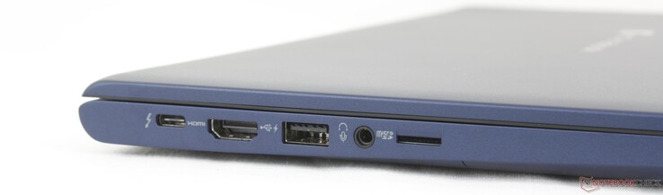 Vänster: USB-C Thunderbolt 4 med DisplayPort + Power Delivery, HDMI 2.1, USB-A 3.2 Gen. 1, 3,5 mm headset, MicroSD-läsare