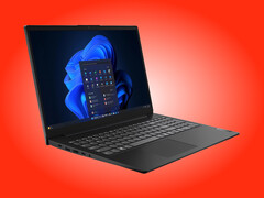 Lenovo V15 Gen 6 AMN väger 1,6 kg och har ett inbyggt numeriskt tangentbord.
