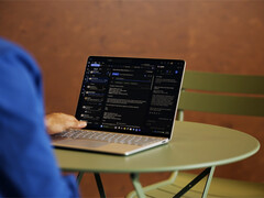 Surface Laptop 8 levereras med integrerad teknik för sekretessskärmar.
