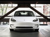 En Tesla Model 3. En ny rapport visar att elbilar, inklusive Tesla, skrivs av snabbare än förbränningsmotorer (Bildkälla: Charlie Deets på Unsplash)