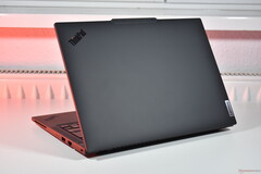 Ryzen 9-processor får denna Lenovo ThinkPad att sticka ut: Den kompakta mobila arbetsstationen erbjuder mest CPU-prestanda av alla 14-tums bärbara ThinkPad-datorer, se bilden: Lenovo ThinkPad P14s Gen 6 AMD (bildkälla: Benjamin Herzig)