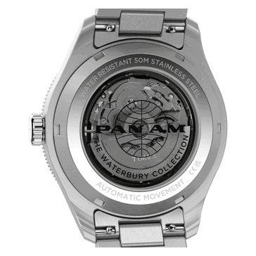 Baksidan av Timex Pan Am Waterbury Automatic GMT-klockan som visar dess genomskinliga bakboett och automatiska urverk.
