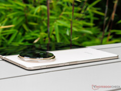 Magic V5 är en av de tunnaste och lättaste vikbara smartphones som finns. (Bildkälla: Notebookcheck)