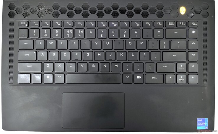 Alienware x15 R2:s tangentbord och pekplatta ger en hyfsad inmatningsupplevelse med utrymme för förbättringar