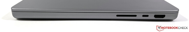 Höger sida: SD-kortläsare, USB-C med Thunderbolt 4 (40 Gbps, USB-4, DisplayPort, Power Delivery), HDMI 2.0