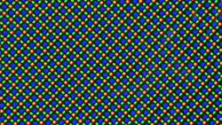 OLED-skärmen använder en RG/BG subpixelmatris som består av röda, blå och gröna lysdioder för levande färgåtergivning.