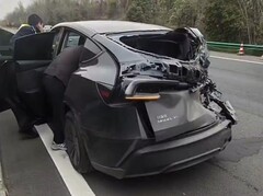 En Tesla Model Y 2025 bevisar sin robusthet i en krasch i Kina (Bildkälla: Aron Li n X)