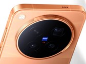 Vivo X500 Pro Max visas för första gången på officiella pressbilder, samtidigt som en kreatör visar upp imponerande videoklipp tagna med dess Zeiss-kamera.