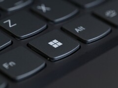 Närbild på ett datortangentbord med Windows-tangenten