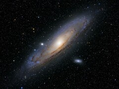 En bild som visar Andromeda Galaxy och dess satellitgalaxer.