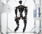 Orbit Robotics humanoida robot Helios har fyra armar men inga ben, eftersom den inte behöver dem i rymden.