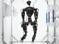 Orbit Robotics humanoida robot Helios har fyra armar men inga ben, eftersom den inte behöver dem i rymden.