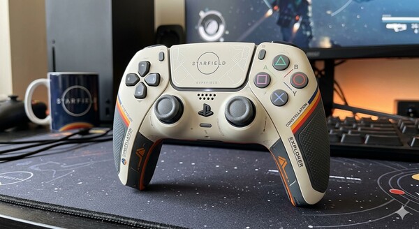 En annan DualSense Wireless Controller - Starfield Limited Edition skapad med Gemini.