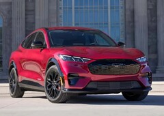 2025 Ford Mustang Mach-e. Företaget höjer priserna för att anpassa sig till höga tullar (Bildkälla: Ford)
