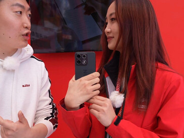 En skärmdump som visar telefonens baksida från live-evenemanget