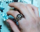 Casios CRW-H001 kan ha en liknande design som den äldre CRW-001 (bilden)
