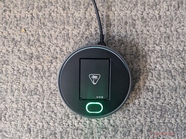 Turtle Beach Stealth Pro II trådlös sändare visas