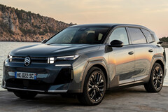 Ett komplett utbud av drivlinor: Den nya Citroën C5 Aircross finns som helelektrisk bil (BEV), plug-in-hybrid (PHEV) och konventionell hybrid