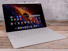 MagicPad 4 finns i färgerna grå eller vit.