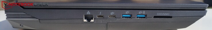 Vänster: Gigabit LAN, USB Typ C/Thunderbolt 3, USB Typ C, USB Typ A, USB Typ A (med ström), SD-kortläsare