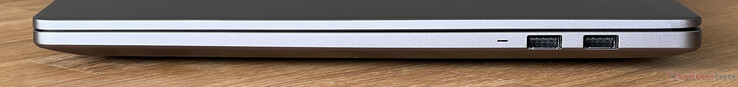 Höger sida: 2x USB-A 3.2 Gen.1 (5 Gb/s)
