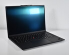 Enorm prestandauppgradering för fjäderlätt system på under 1 kg: Lenovo kommer att erbjuda Arrow Lake H i ThinkPad X1 Carbon Gen 13 bärbar dator (bildkälla: Benjamin Herzig/Notebookcheck)