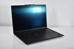 Enorm prestandauppgradering för fjäderlätt system på under 1 kg: Lenovo kommer att erbjuda Arrow Lake H i ThinkPad X1 Carbon Gen 13 bärbar dator (bildkälla: Benjamin Herzig/Notebookcheck)