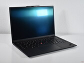 Enorm prestandauppgradering för fjäderlätt system på under 1 kg: Lenovo kommer att erbjuda Arrow Lake H i ThinkPad X1 Carbon Gen 13 bärbar dator (bildkälla: Benjamin Herzig/Notebookcheck)