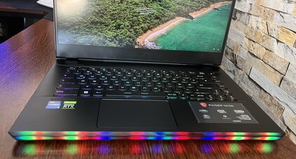 MSI GE66 12UHS: framsidan av ljusbältet