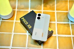 Xiaomi Poco X8 har lång batteritid, är robust och låter sig inte heller bekomma av vatten.