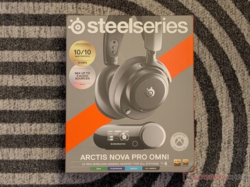 Förpackning för Arctis Nova Pro Omni-headsetet.