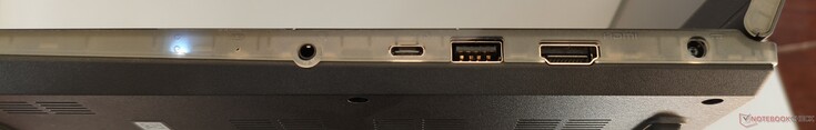 höger sida: Linjeutgång/ingång, USB-C 3.1 (inkl. DisplayPort och strömförsörjning), USB-A 3.1, HDMI, DC-ingång
