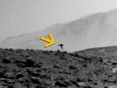 Curiositys mystiska ”stridsstativ” på Mars. Det bisarra föremålet syntes i endast en bildruta.