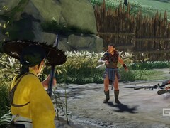 Atsu från Ghost of Yotei med en pistol i ett fientligt läger. (Bildkälla: PlayStation på YouTube, skärmdump)