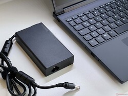 Kompakt 250-watts strömförsörjning
