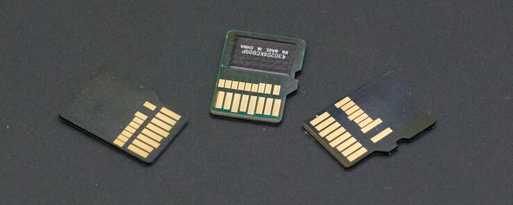 Från vänster till höger: Lexar Play Pro (EX), Sandisk MicroSD Express (EX) och Nextorage M2 SE (UHS-II). (Bildkälla: Andreas Sebayang/Notebookcheck.com)