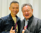 En bild av Shuhei Yoshida tillsammans med Keiji Inafune.