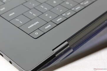 Gångjärnsstyvheten är hyfsad med lite svajighet vid justering av vinklar