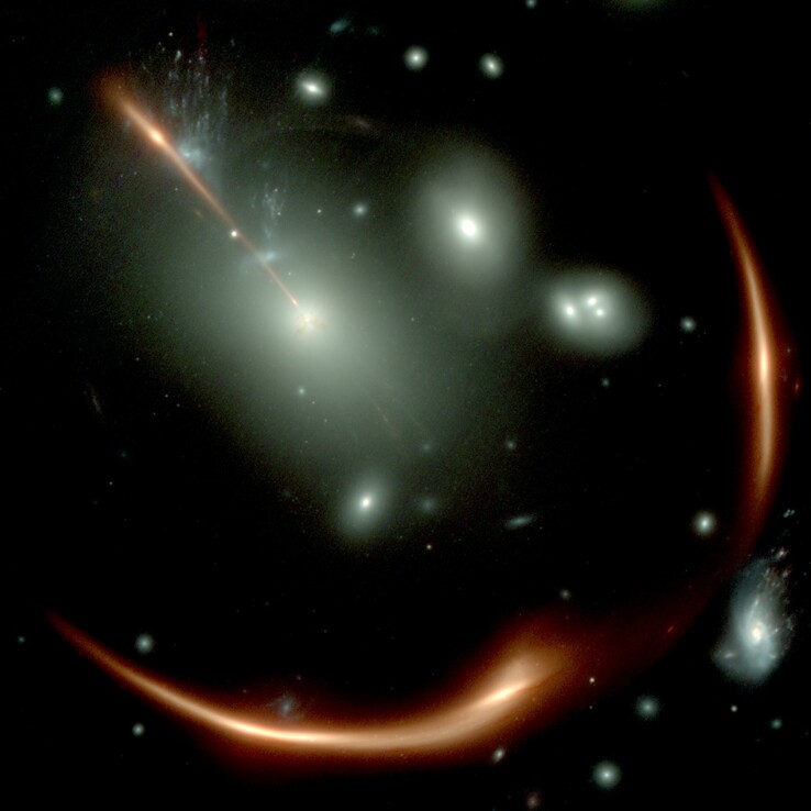 Bild tagen av James Webb Space Telescope som visar den förvridna galaxen MRG-M0138.