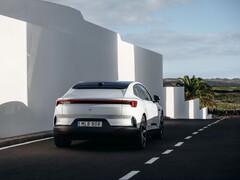 En bild bakifrån av Polestar 4 Coupé
