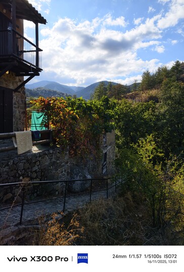 Vivo X300 Pro 24 mm Raw Belysning.