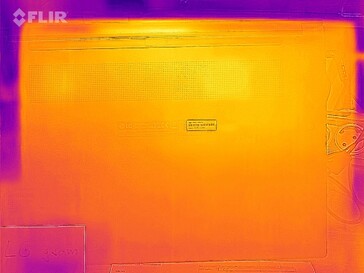 LG Ultra PC 16" med Ryzen 3 5300U - värmefördelning vid tomgång (botten)