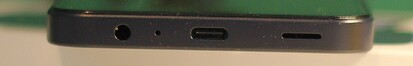 Botten: 3.5 mm ljudport, mikrofon, USB-C-port, högtalare