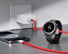 2-i-1 SuperVOOC-kabeln kan ge upp till 67 W ström till en telefon och 10 W till en smartklocka. På bilden: kabeln ansluten till enheter. (Bildkälla: OnePlus)