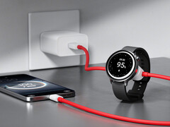 2-i-1 SuperVOOC-kabeln kan ge upp till 67 W ström till en telefon och 10 W till en smartklocka. På bilden: kabeln ansluten till enheter. (Bildkälla: OnePlus)