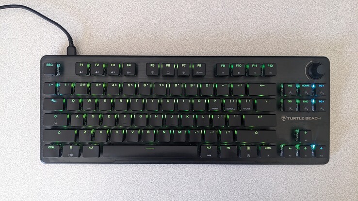 Turtle Beach Vulcan II TKL-tangentbord uppifrån med AIMO RGB-belysning