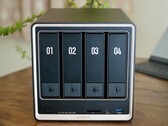 Ugreen NASync DXP4800 GT har ett nytt chassi i svart och guld