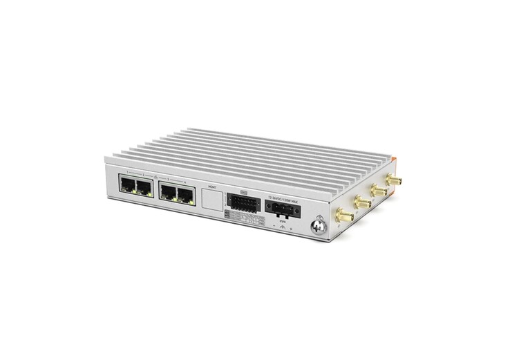 Helix 320 mini PC har totalt fyra 2.5G Ethernet-portar