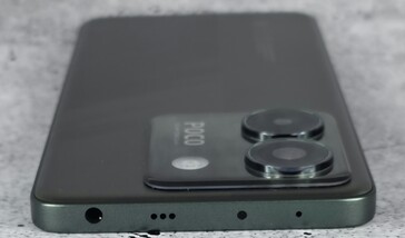 ovansidan av chassit (3,5 mm hörlursuttag, högtalare, IR-blaster, mikrofon)