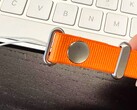 Apple ryktas lansera en ovanlig crossbody-rem för iPhone 17 (Bildkälla: SonnyDickson)